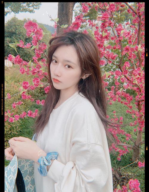 开小箩莉嫩苞H嗯嗯好疼0